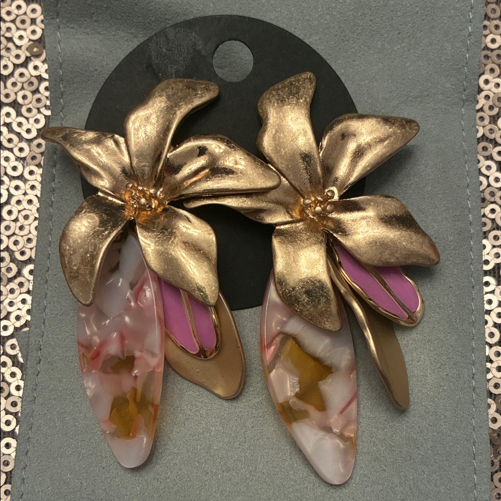 Gold Tone Floral Statement Dangle Earrings W Gray Dust Bag/ Holder New - Picture 3 of 5